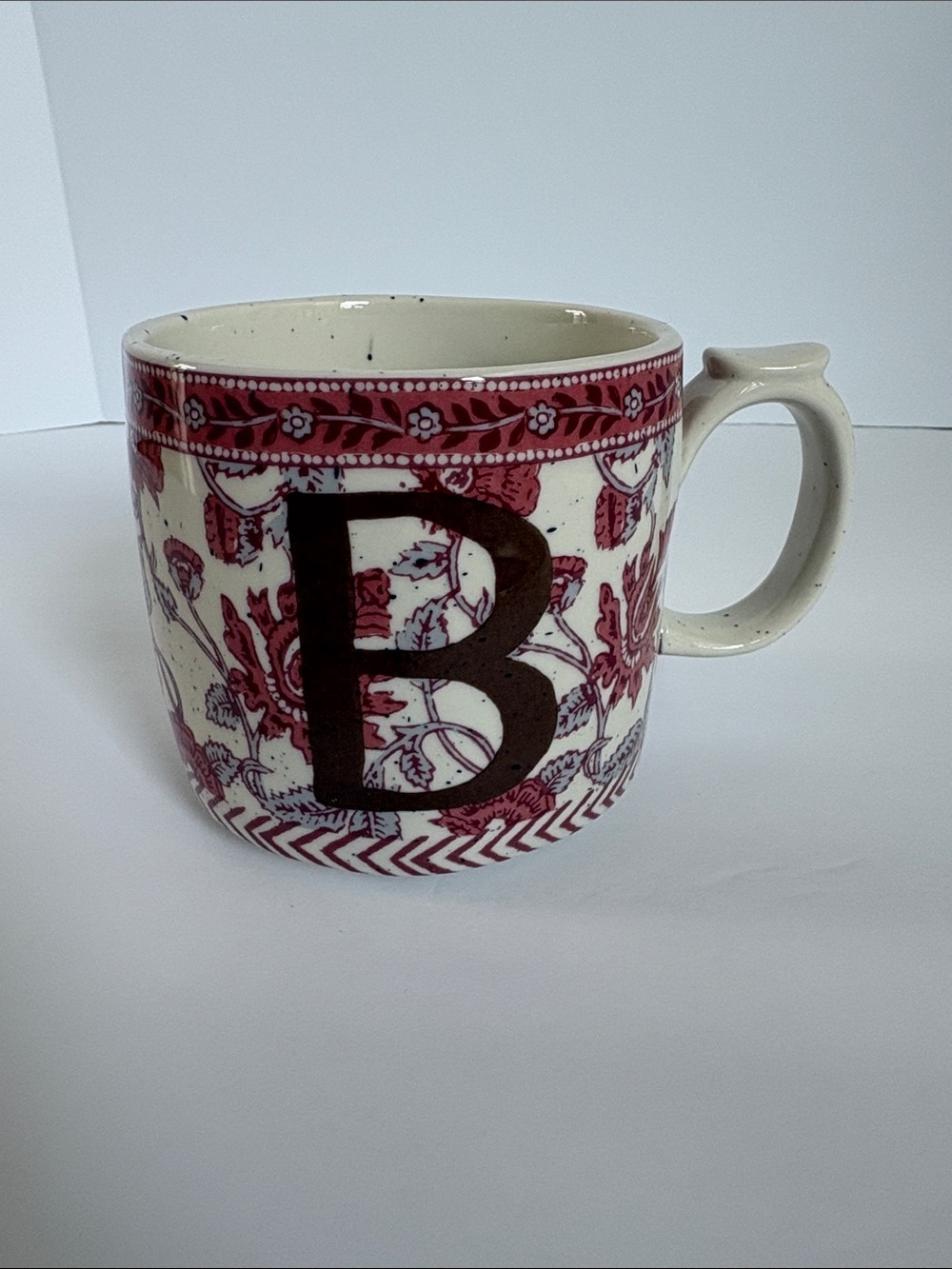 Anthropologie red floral monogram mug w brown “B” initial and speckled stoneware